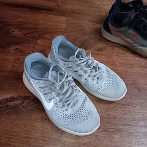 Running shoes size8